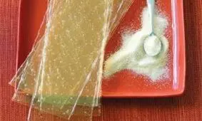 ژلاتین پوست را کشیده و سفت میکند.