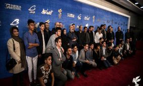 متفاوت‌ترین فرش قرمز جشنواره فیلم فجر/ ۲۳ آزاده و ۲۳ بازیگر به پردیس ملت آمدند