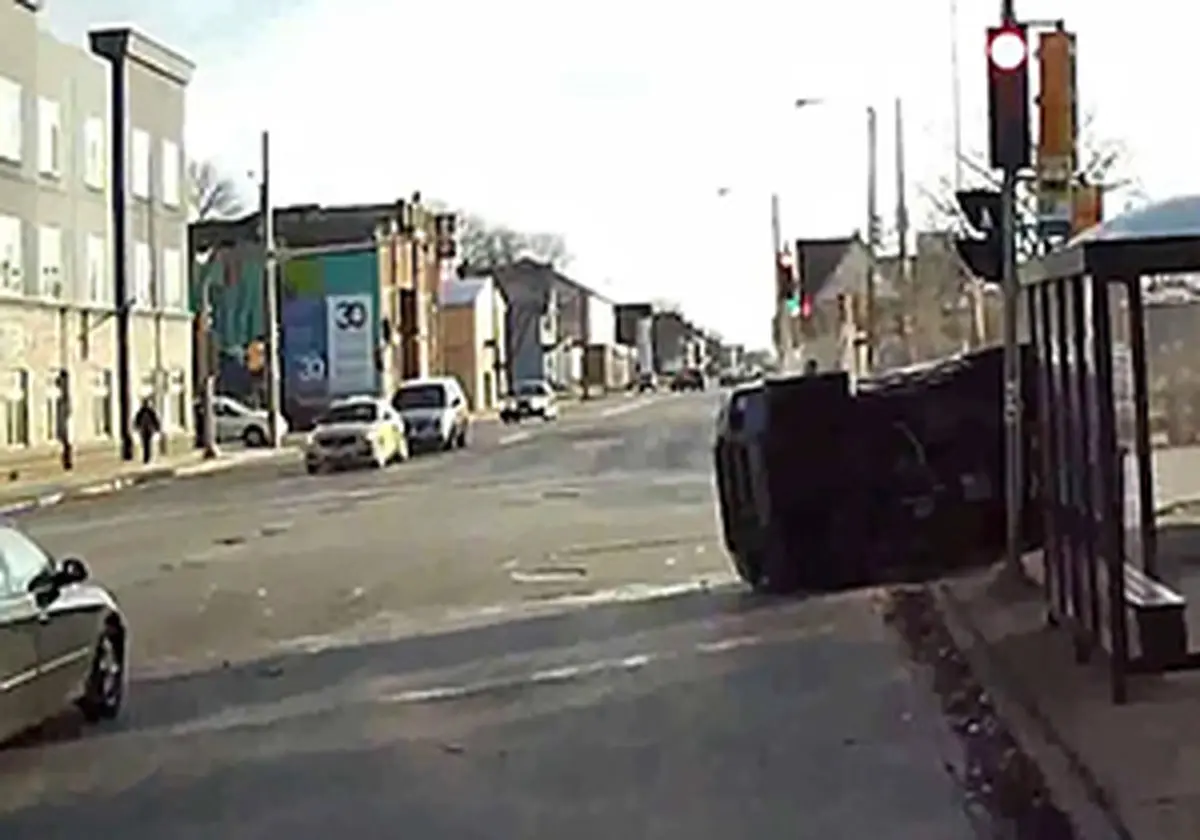 اقدام فوری راننده اتوبوس برای نجات جان سرنشینان یک خودرو + فیلم