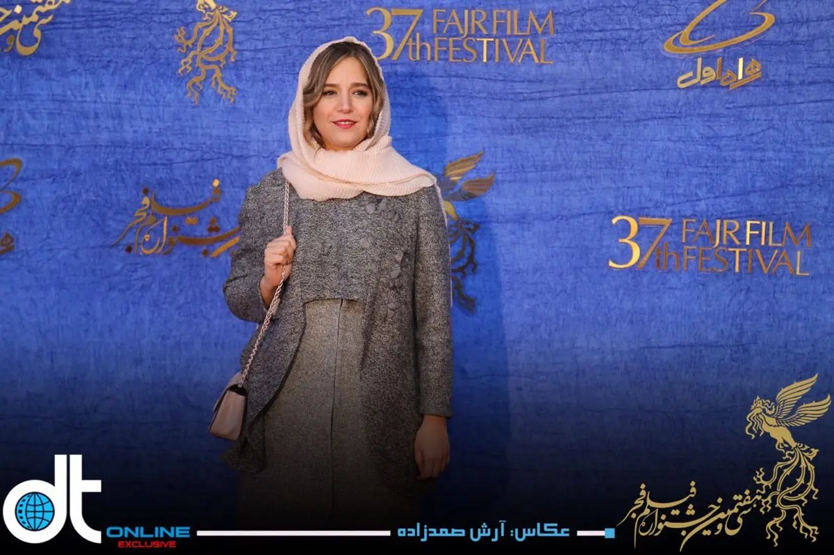 شکار لحظه/بوسه آقای بازیگر بر گونه بازیگر خانم در جشنواره فجر+عکس