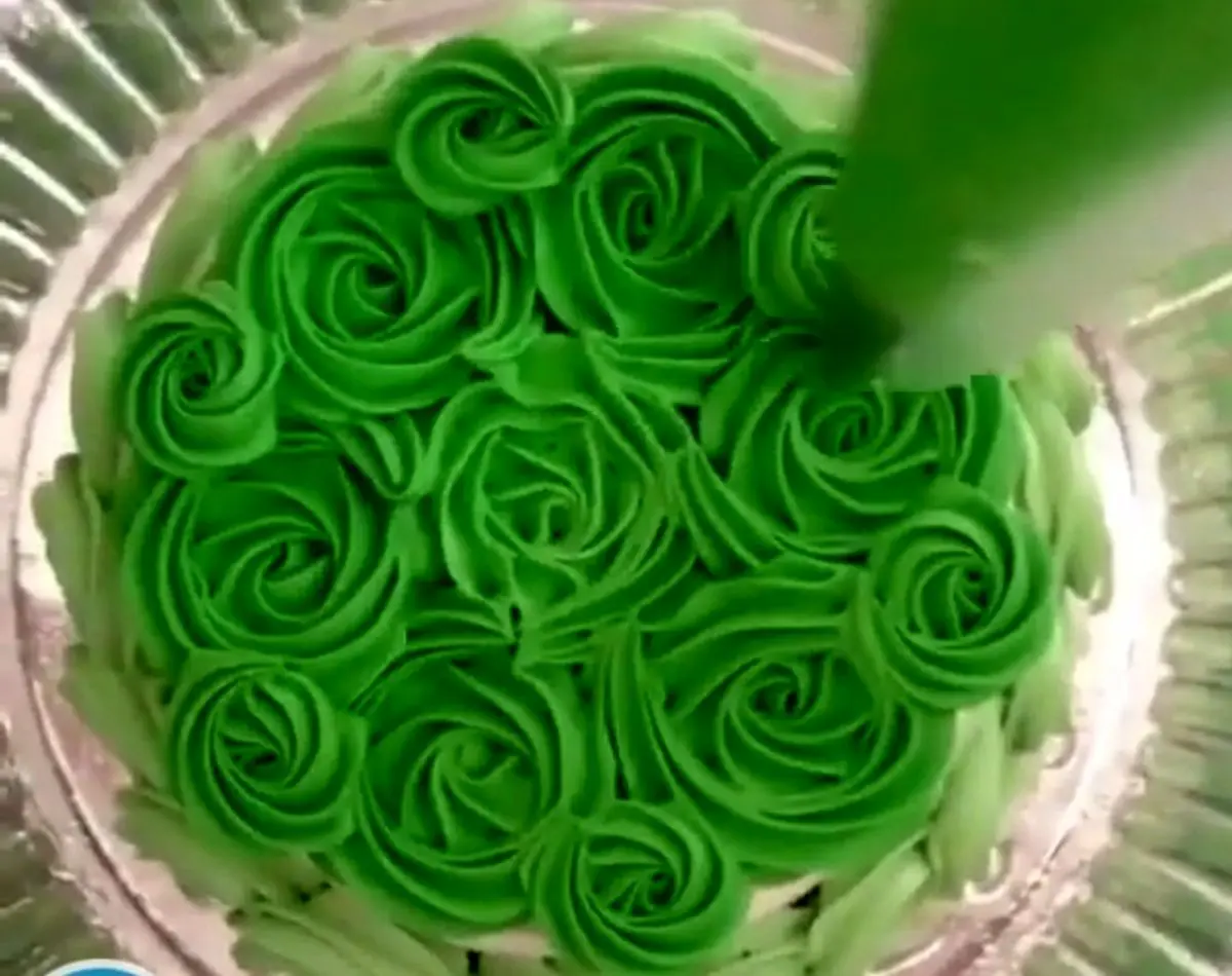 ایده تزیین کیک به شکل رز