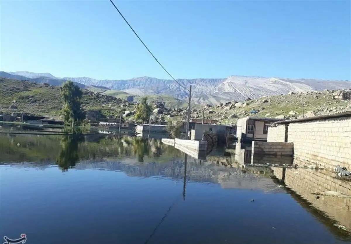 خانه‌های روستایی پلدختر در زیر آب؛ زندگی با وحشت سیلاب+تصاویر