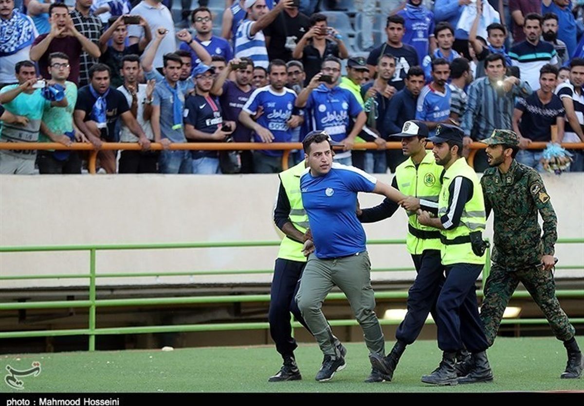 خوش و بش برانکو و منصوریان/ از حال رفتن هوادار استقلال و حضور یک دختر خارجی + عکس