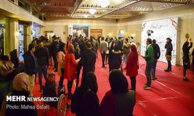 سرخپوست باز هم رکورد زد/استقبال ۲ هزار نفری از سیمرغ و پروانه ها