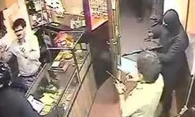 لحظه هولناک سرقت مسلحانه از طلافروشی در ایذه+فیلم