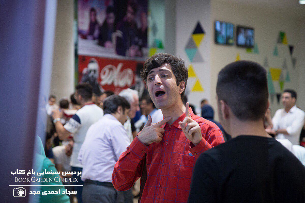 ویدئوی جالبی از اکران مردمی بنفشه آفریقایی برای ناشنوایان در پردیس کورش