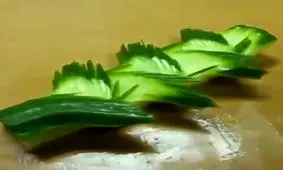 فیلم / آموزش تصویری جالب میوه آرایی خیار