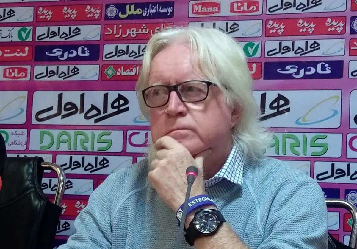 دستبند خاص شفر در نشست خبری