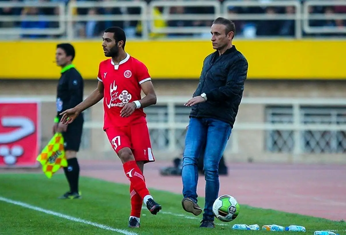 اعتراض بازیکنان و مربیان پدیده به پنالتی پرسپولیس