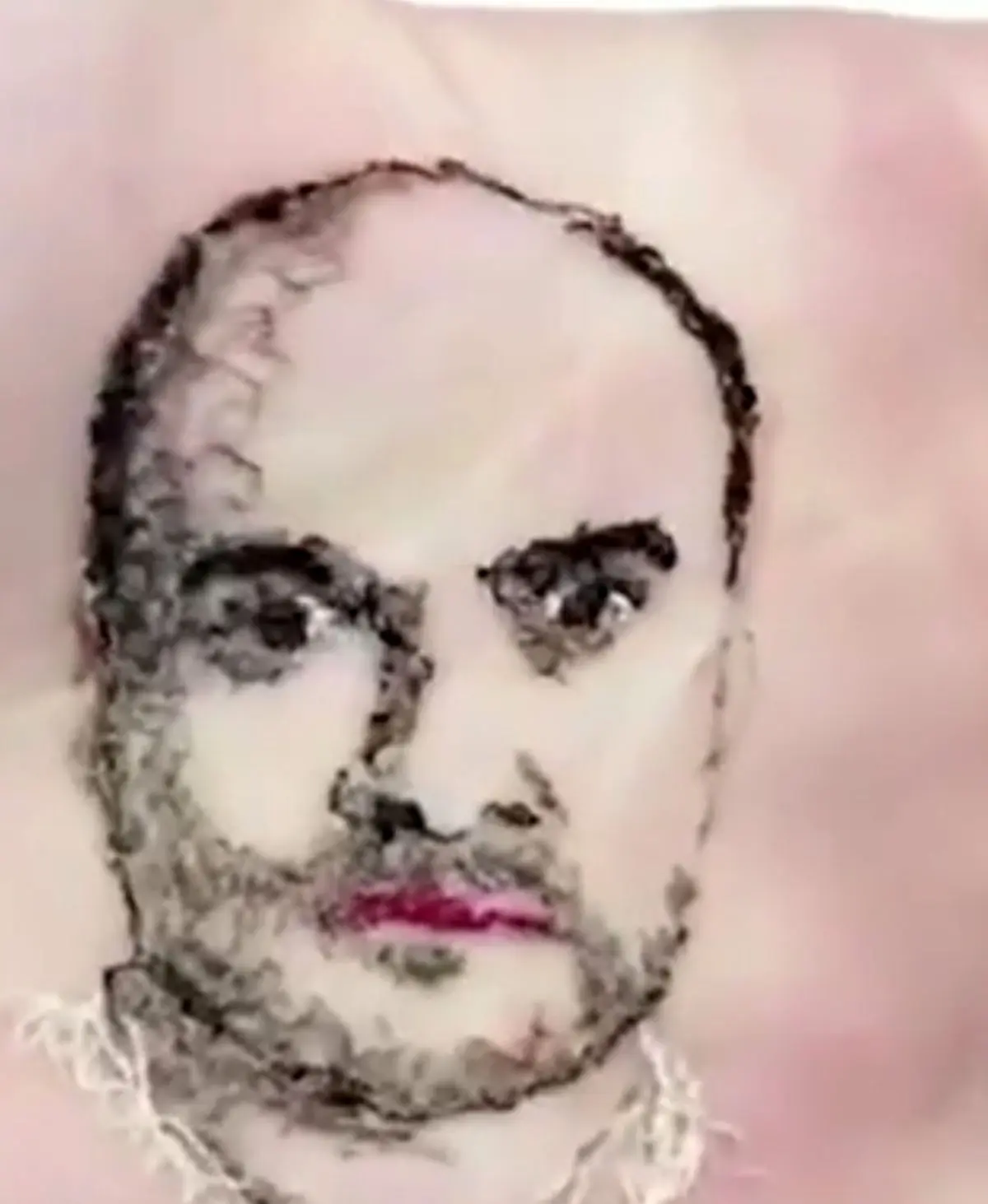 اثر هنری با دوختن کف دست