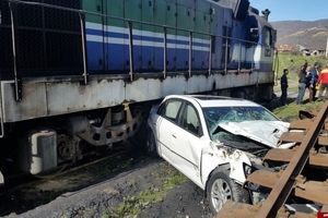 تصادف خودرو با قطار در "سوادکوه" + فیلم