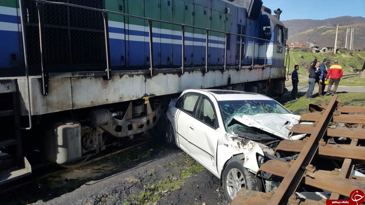 تصادف خودرو با قطار در "سوادکوه" + فیلم