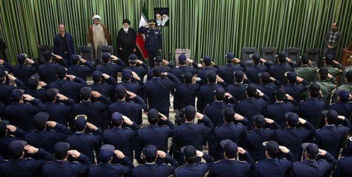 کارکنان نیروی هوایی در دیدار امامجمعه مشهد، چرا سلام نظامی دادند؟