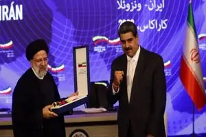 عزاداری مادورو و همسرش برای شهید رئیسی در سفارت ایران در کاراکاس/ ویدئو