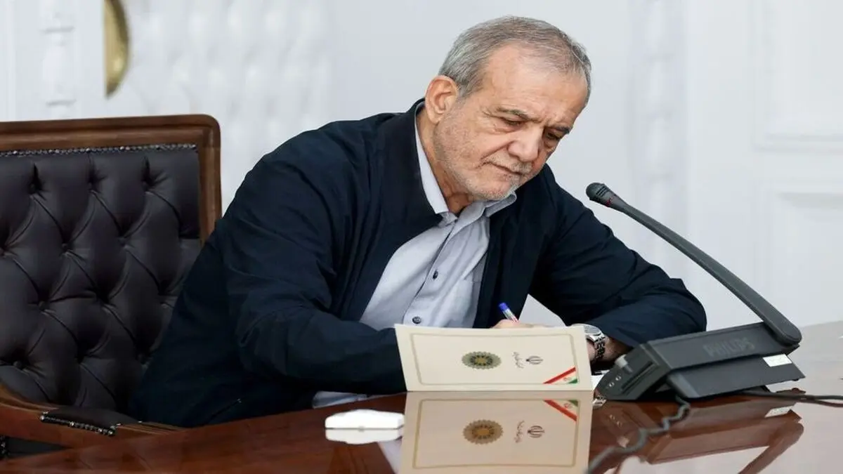 پزشکیان: آنطور که وعده داده‌ بودم، دستور جمع کردن شرکت های پیمانکاری را صادر کردم/ در نوجوانی کارگری کرده‌ام، نان پربرکت این شغل شریف را خورده‌ام و به آن افتخار می‌کنم