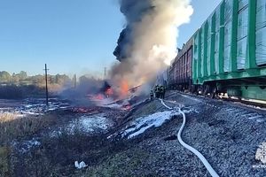 قطار حامل سوخت در روسیه آتش گرفت/ ویدئو
