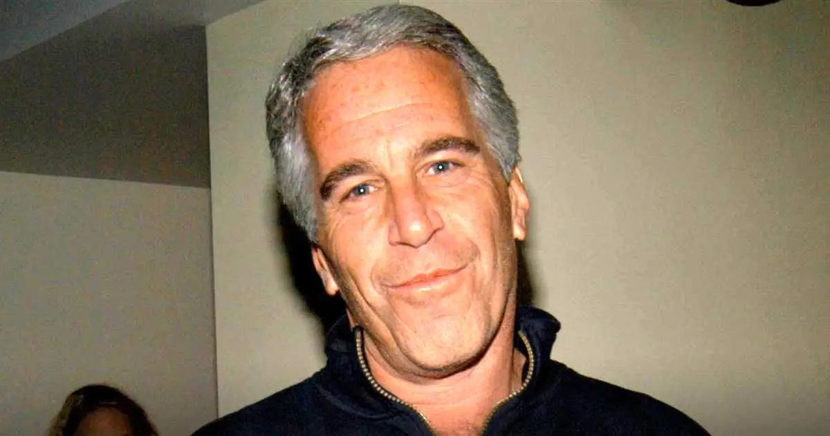 انتشار تصاویر تازه از املاک جفری اپستین؛ گذرنامه جعلی، پیام‌های مشکوک و عکس‌های جنجالی