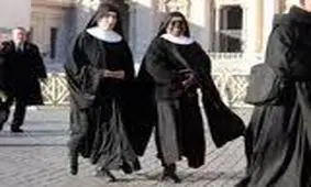 راهبه‌ای که با قدرت ترافیک را مدیریت کرد/ ویدئو