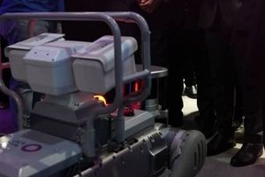 بازدید وزیر امور اقتصادی و دارایی از غرفه رایتل در نمایشگاه الکامپ ۱۴۰۴