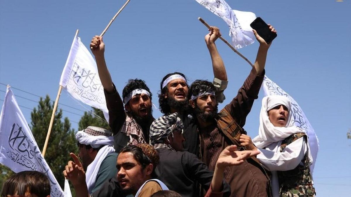 جشن خیابانی هواداران طالبان/ تصاویر