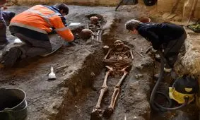 کشف ده‌ها مقبرۀ سلطنتی در زیر یک کلیسا