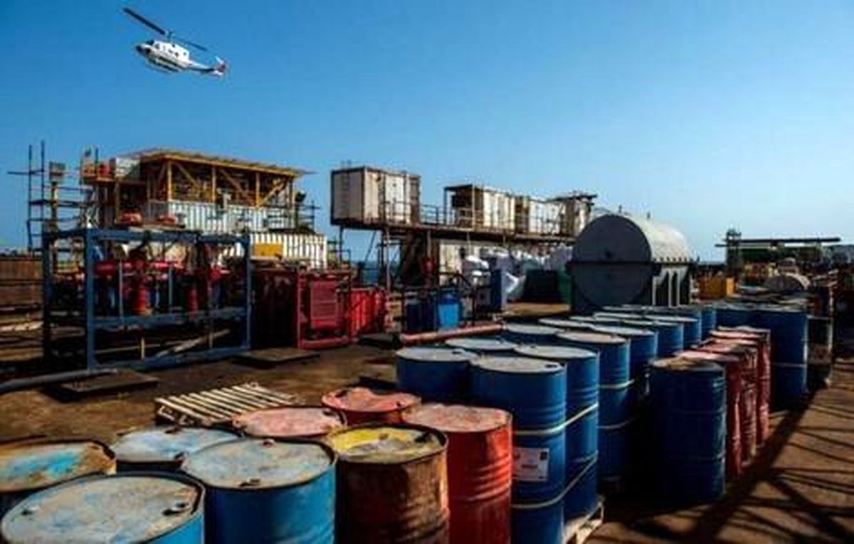ایران محموله‌های نفت به چین را برای چانه زنی قیمت بالاتر، متوقف کرده است