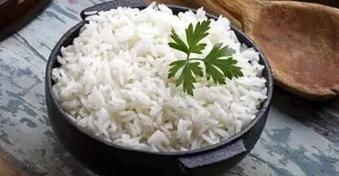 چرا آبکشی برنج هنوز توصیه می‌شود؟