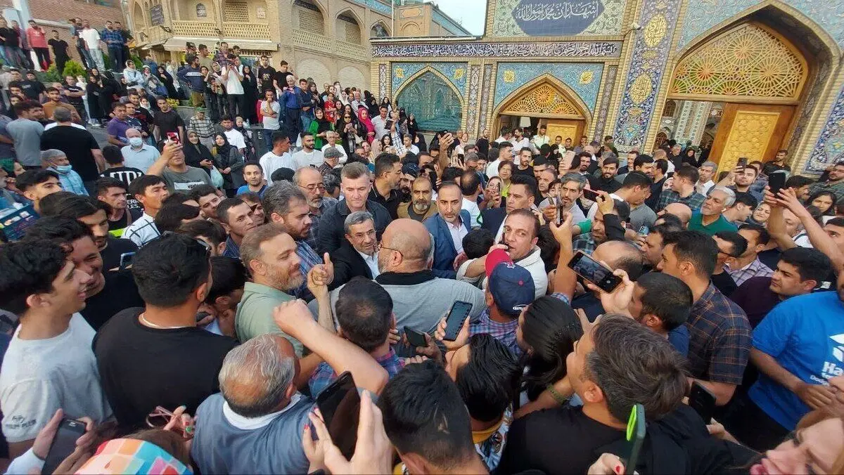 محمود احمدی نژاد در امامزاده صالح تجریش/ تصاویر
