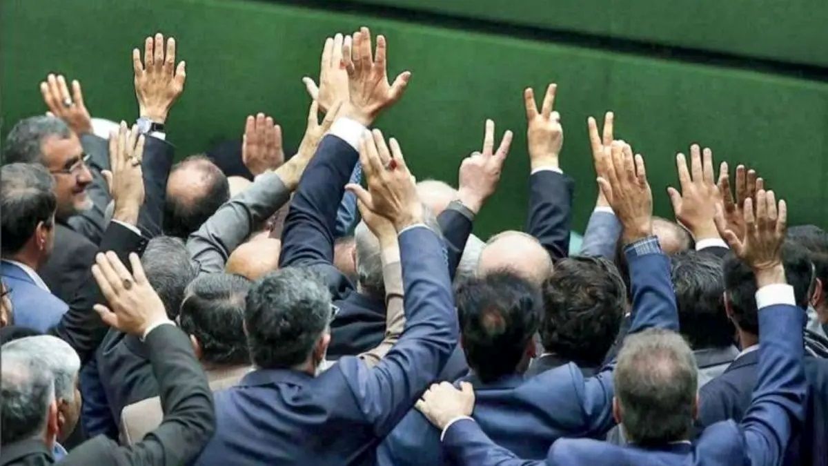  چرا تندروها در برابر فساد چای دبش در دولت رئیسی و فساد پسر و عروس صدیقی ساکتند؟/ چه تیترها که درباره مبارزه قضایی با فساد در ریاست قبلی قوه قضائیه نزدند/ همه آنها برنامه‌ای برای سیاست و انتخاباتی بود 