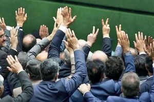 چرا تندروها در برابر فساد چای دبش در دولت رئیسی و فساد پسر و عروس صدیقی ساکتند؟/ چه تیترها که درباره مبارزه قضایی با فساد در ریاست قبلی قوه قضائیه نزدند/ همه آنها برنامه‌ای برای سیاست و انتخاباتی بود
