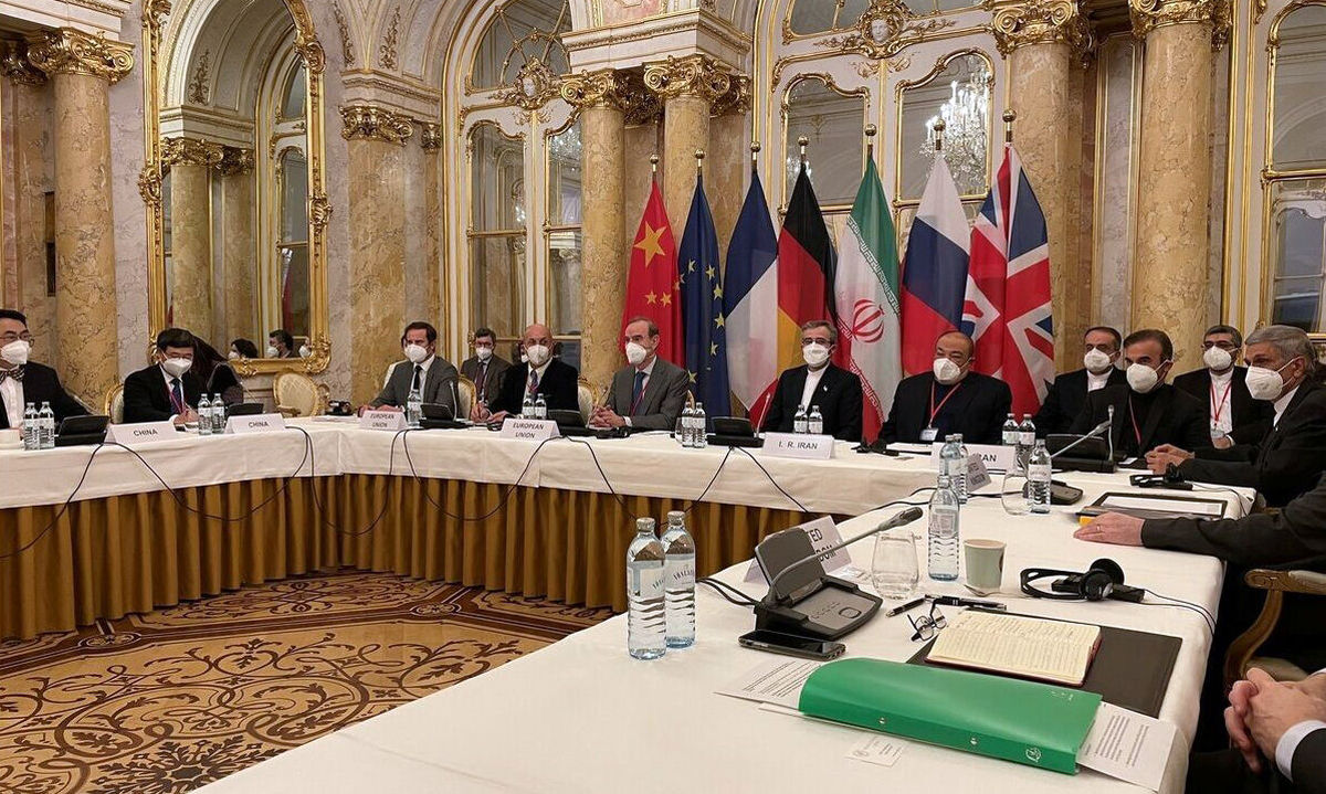 مذاکرات وین متوقف شد/ اولیانوف: بن بستی در مذاکرات نیست/ مورا: تقریبا به توافق رسیده ایم و آمریکا و ایران نیز رویکردی بسیار سازنده داشتند/ واکنش ایران به «مکث» در گفتگوها/ ویدئو
