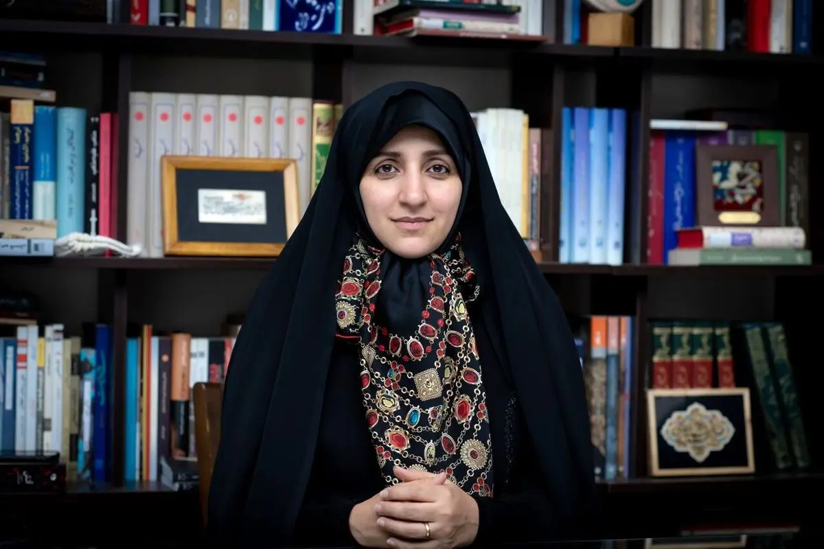 واکنش دیدنی معاون زنان رئیس جمهور به توصیه رهبری درباره گفتن عبارت «دوستت دارم»/ ویدئو