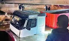 مرگ دردناک مادر و دختر در زیرگذر آب‌گرفته