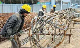 وزارت کار: تورم و حقوق کارگران به یک اندازه افزایش یافته است