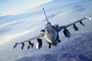 کابین جنگنده F-16 چه شکلی است؟/ عکس