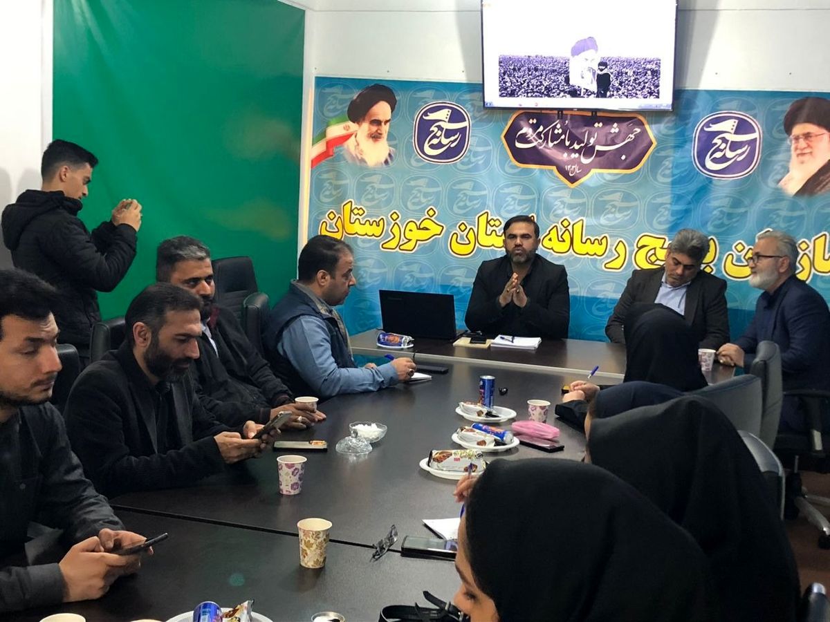 خودسازی، جامعهپردازی و آگاهسازی سه محور اصلی بیانیه گام دوم انقلاب هستند