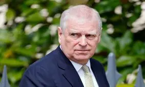 تهدید شاهزاده توسط مرد مسلح نقاب‌دار | فرار شاهزاده با سگ‌هایش