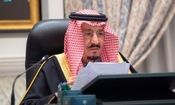 ملک سلمان، پادشاه عربستان در حال رقص شمشیر؛ سال ۱۳۸۱