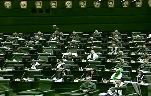 مجلس یکدست  لباس فرم سپاه پوشید/ ویدئو