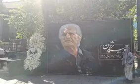 بدرقه پیکر زنده‌یاد «احمد پژمان» در مقابل تالار وحدت