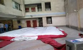 سوختن ۴ خودرو سواری و نجات ۶۰ نفر در آتش سوزی پارکینگ ساختمان مسکونی در تهران

