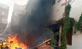 مسلمانان خشمگین چند کلیسا در پاکستان را به آتش کشیدند/ ویدئو