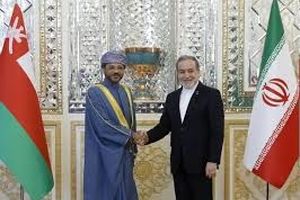 خبرگزاری دولت: پیش بینی می‌شود عراقچی در دیدار با وزیر خارجه عمان اعتراض و انتقاد تهران از سیاست فعلی آمریکا در میانه مذاکرات را به طرف عمانی منتقل کند