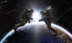 لباس فضایی خورشیدی برای کار در اعماق فضا

