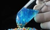 مقابله با میکروپلاستیک‌ها با کمک فیلتر ساخته شده از استخوان ماهی مرکب