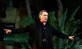 افتتاح سالن تئاتر با «معرکه در معرکه»/ آسیب دستم باعث تأخیر شد