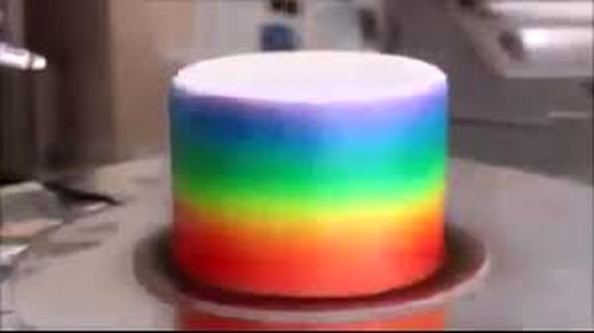 تزئین کیک به روش رنگین کمانی/ فیلم
