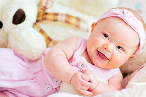 لبخند نوزاد نشانه چیست؟