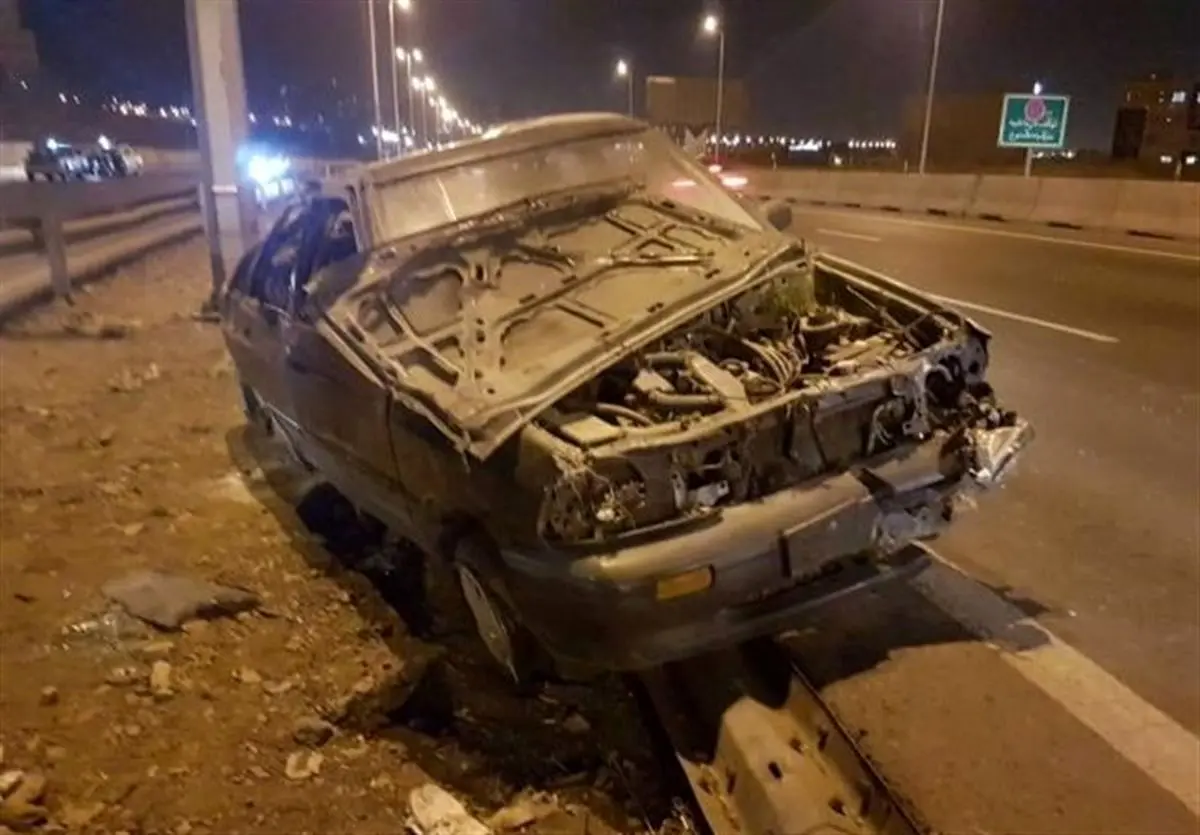 واژگونی پراید پس از برخورد شدید با گاردریل + تصاویر