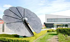 پنل خورشیدی به شکل گل آفتاب گردان